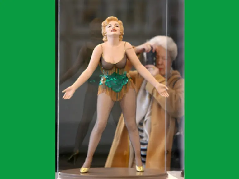 Allen-Mordtheorien-zum-Trotz-ist-es-immer-noch-am-wahrscheinlichsten-dass-sie-am-Ende-von-ihrem-eigenen-Image-erdrueckt-wurde