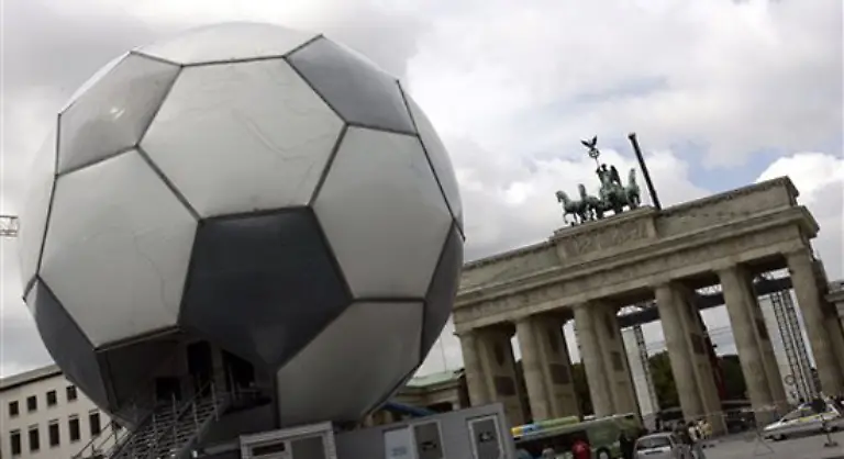 Wo-war-n-wir-stehen-geblieben-Ach-ja-beim-Ball