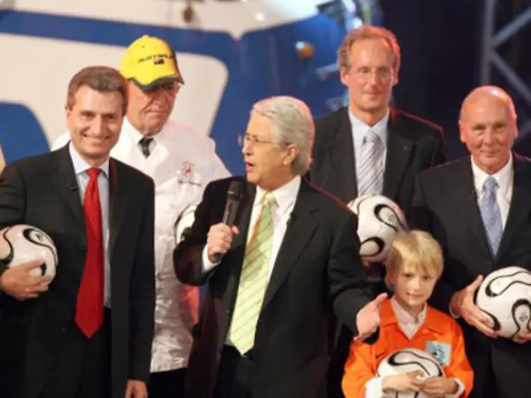 Showmaster-landauf-landab-haben-versucht-uns-das-Ding-naeher-zu-bringen