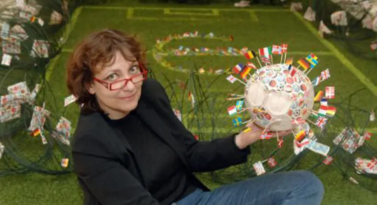 lenken-sich-ab-und-versuchen-dem-guten-alten-Fussball-eine-neue-Bedeutung-zu-geben