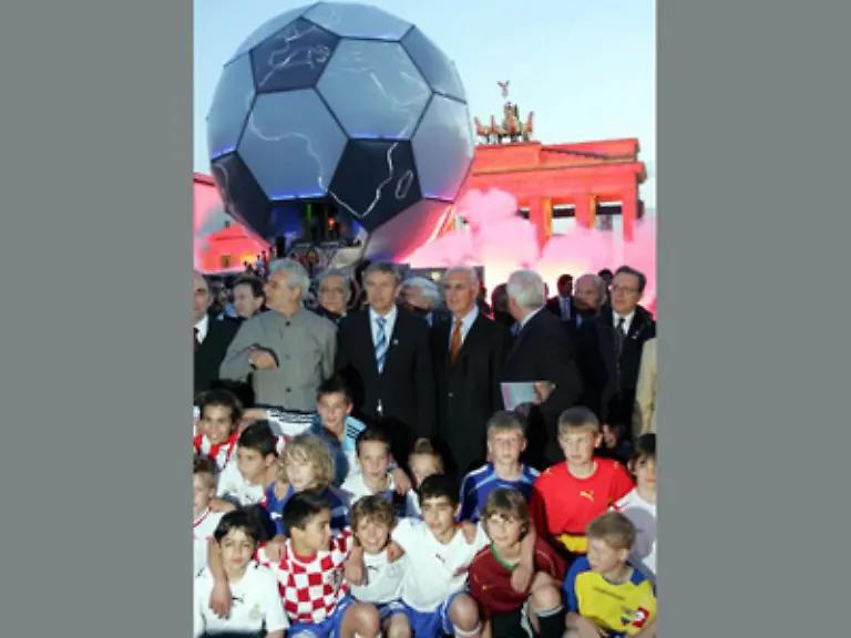 den-guten-alten-original-Fussball-Ball