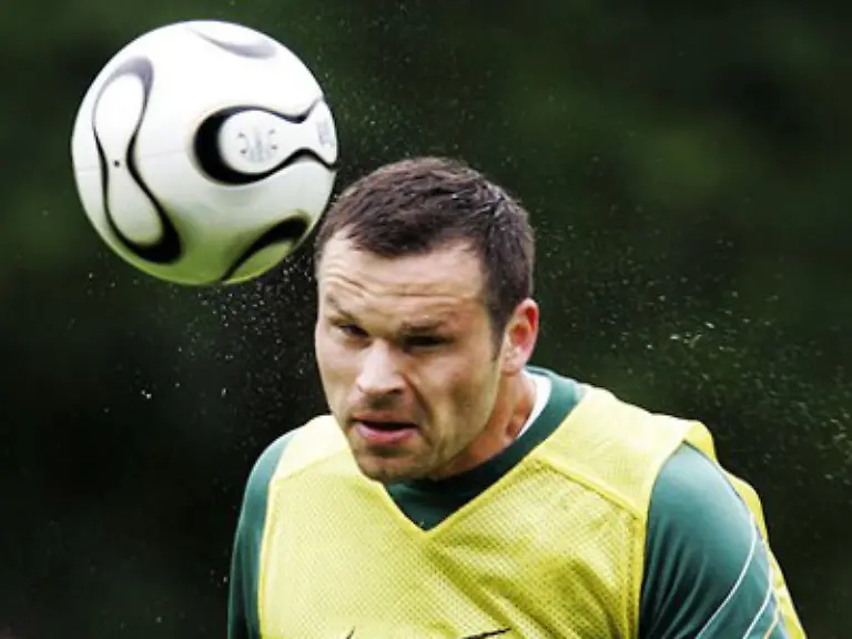 der-Gegner-Er-koepft-das-Ding-zu