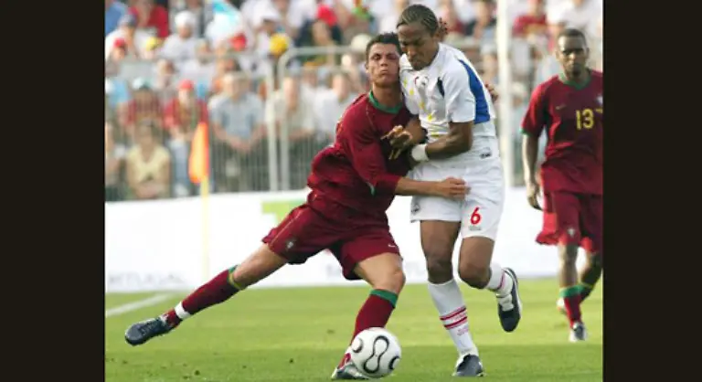 Auf-dem-harten-Boden-der-Tatsachen-wird-es-jedoch-auch-so-sein-wie-bei-jeder-WM-wie-bei-quasi-jedem-Spiel-Der-Mann-wird-an-seinen-empfindlichsten-Teilen-gepackt