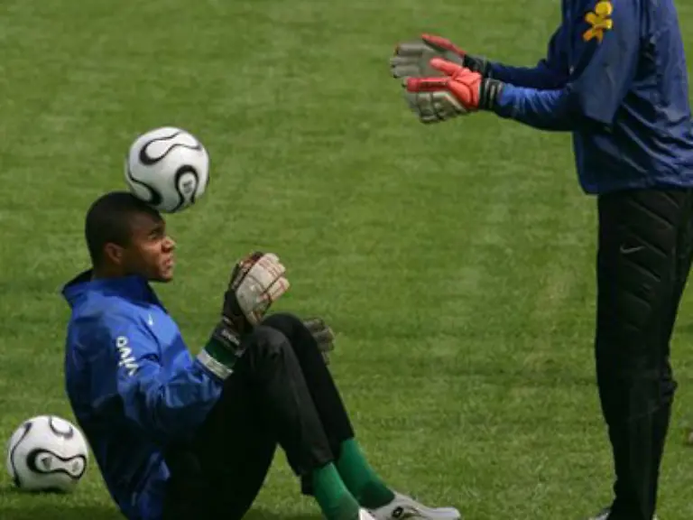 Wer-wuerde-da-noch-auf-den-Ball-achten