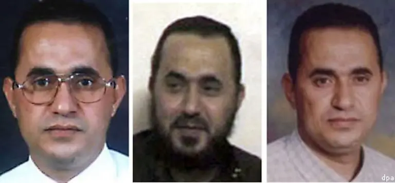 Der-Jordanier-Abu-Mussab-al-Sarkawi-hier-Fahndungsfotos-wurde-fuer-unzaehlige-Geiselnahmen-Attentate-und-Anschlaege-mit-hunderten-Toten-im-Irak-verantwortlich-gemacht