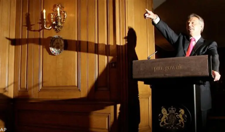 133-und-seinen-britischen-Verbuendeten-Blair-ist-die-Toetung-des-Terroristen-jedoch-zweifellos-ein-grosser-Erfolg-Angesichts-der-Situation-im-Irak-standen-beide-zuletzt-unter-starkem-innenpolitischem-Druck-der-duerfte-nun-nachlassen