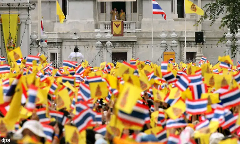 Doch-jetzt-wird-erst-mal-gefeiert-Und-das-in-Bangkok-Drei-Tage-lang