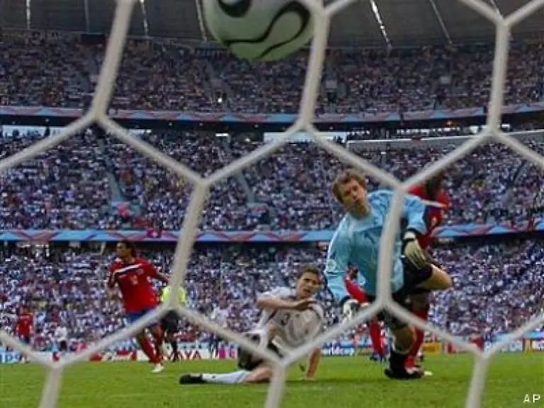 Jens-Lehmann-war-erneut-machtlos