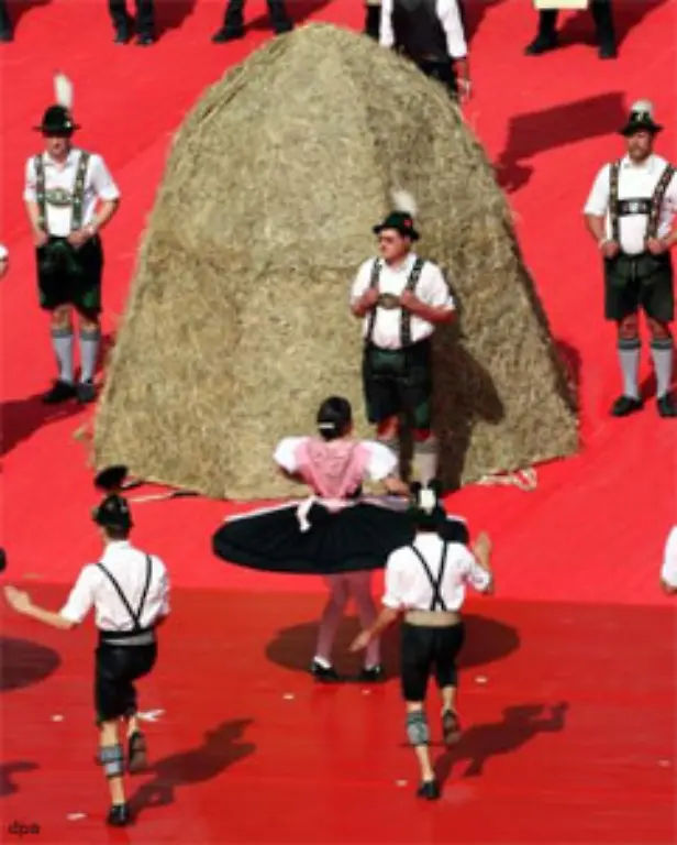 viel-bayerische-Folklore-zu-bestaunen