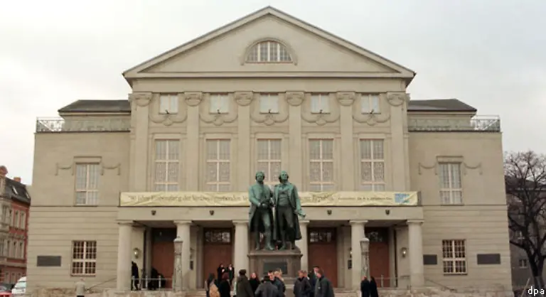 Die-Nationalversammlung-in-Weimar-beschliesst