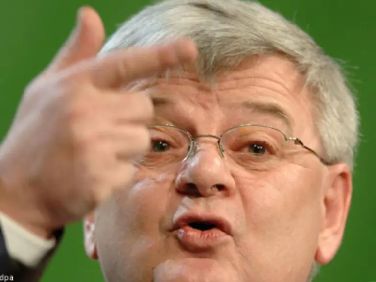 Er-gilt-als-angriffslustig-scharfzuengig-instinktsicher-und-sowohl-im-Umgang-mit-der-Partei-wie-auch-auf-dem-internationalen-Parkett-als-diplomatisch-geschickt