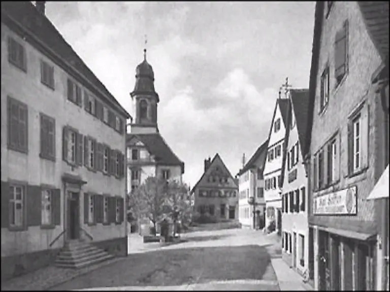 Fischer-wird-1948-in-Gerabronn-Baden-Wuerttemberg-als-drittes-Kind-in-ein-streng-katholisches-kleinbuergerliches-Elternhaus-geboren