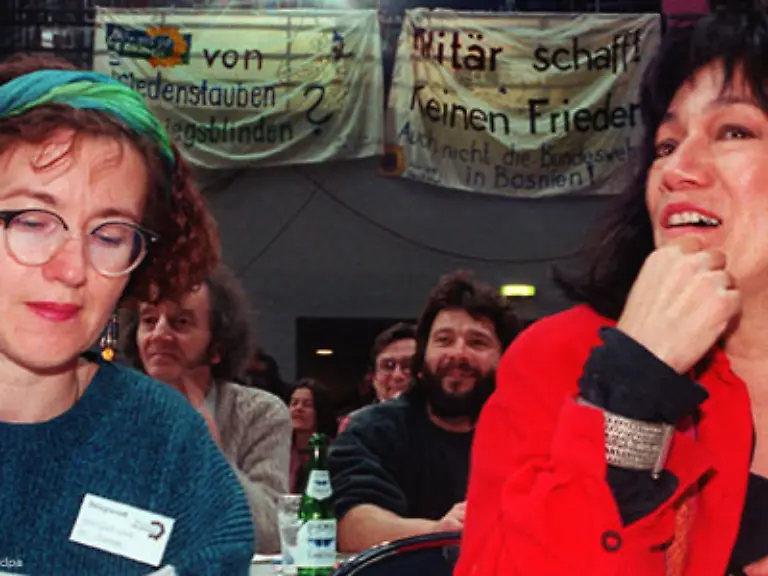 In-dem-Papier-befuerwortet-er-den-Einsatz-von-Waffen-in-der-Region-und-fordert-eine-Interventionspflicht-der-UN-bei-Voelkermord-Die-Gruenen-Basis-ist-entsetzt