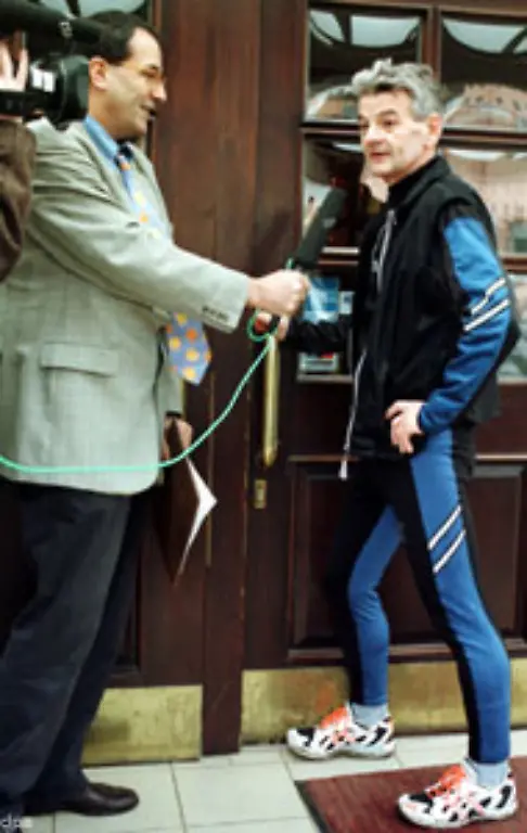 Den-Trennungsschmerz-ueberwindet-er-nach-eigenen-Angaben-mit-asketischen-Lebensgewohnheiten