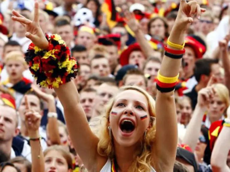 Jetzt-ist-alles-wieder-offen-die-deutschen-Fans-sind-erleichtert