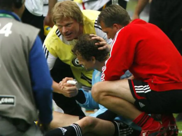 Oliver-Kahn-gibt-der-Nummer-1-im-Tor-noch-ein-paar-alte-Hasen-Tipps-mit-auf-den-Weg