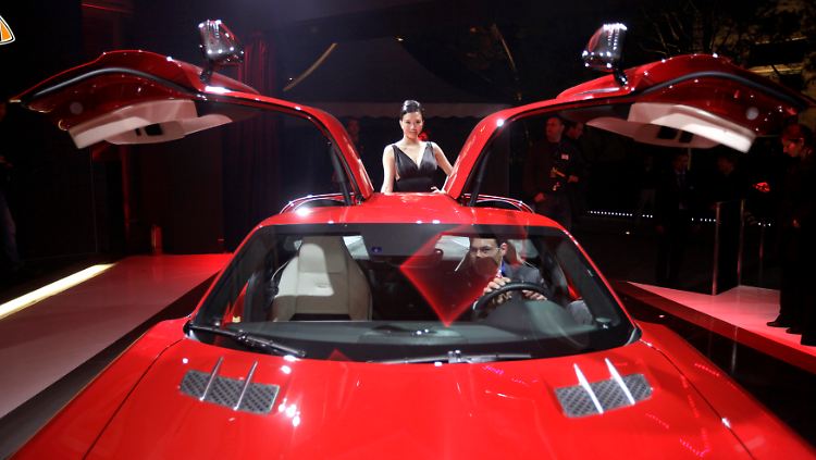 Schon farblich ein Knaller auf der "Beijing Auto Show 2010": Der SLS AMG von Mercedes-Benz.
