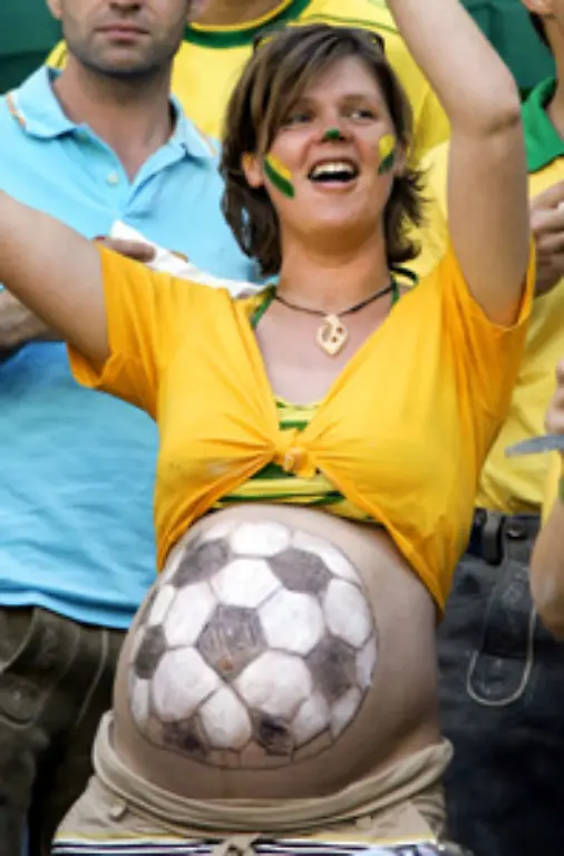 OK-Praesident-Franz-Beckenbauer-zu-den-Auswirkungen-der-ausgelassenen-WM-Stimmung-Wildfremde-Menschen-haben-in-der-Fanmeile-zusammen-gefeiert-Was-dabei-herauskommt-werden-wir-in-einigen-Faellen-in-neun-Monaten-erfahren