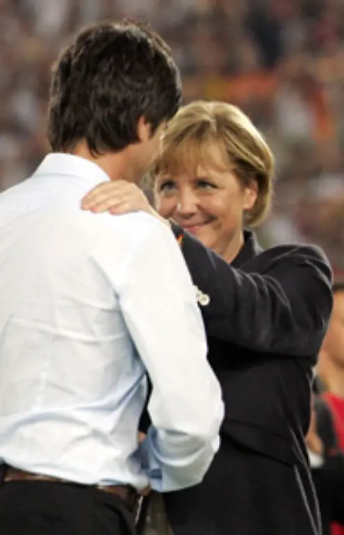 DFB-Trainer-Joachim-Loew-auf-eine-Frage-nach-der-seit-knapp-sechs-Jahre-andauernden-deutschen-Negativserie-gegen-die-Top-Fussballnationen-Welche-schwarze-Serie