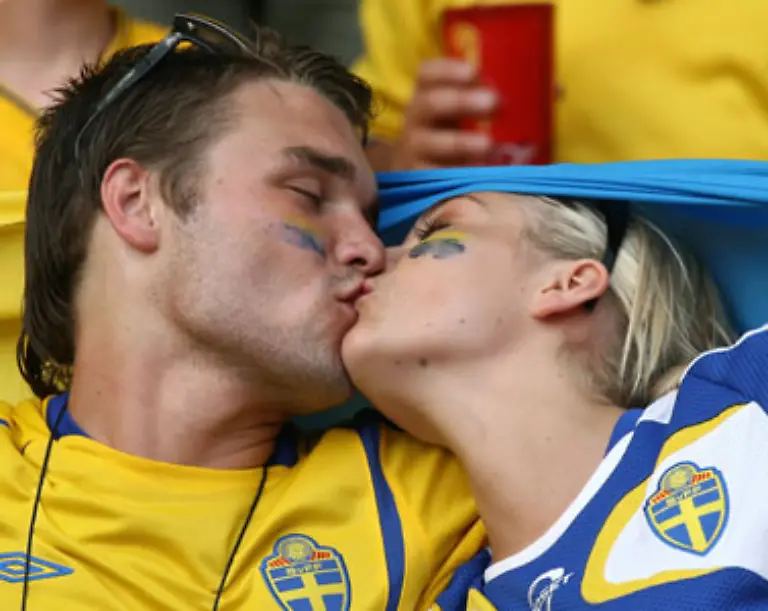 Schwedens-Pressechef-Thomas-Saleteg-zum-Besuch-der-schwedischen-Spielerfrauen-nach-dem-0-0-der-Tre-Kronor-gegen-Trinidad-und-Tobago-Es-gibt-kein-Sexverbot-Es-liegt-an-jedem-Spieler-selbst-wie-viel-Energie-er-in-so-was-investieren-will