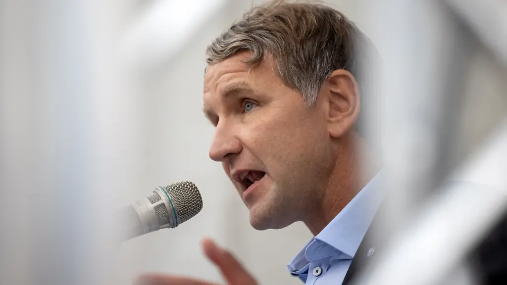 Bjoern-Hoeckes-sei-die-praegende-Persoenlichkeit-um-den-rechtsextremen-Fluegel-der-AfD-zusammenzuhalten