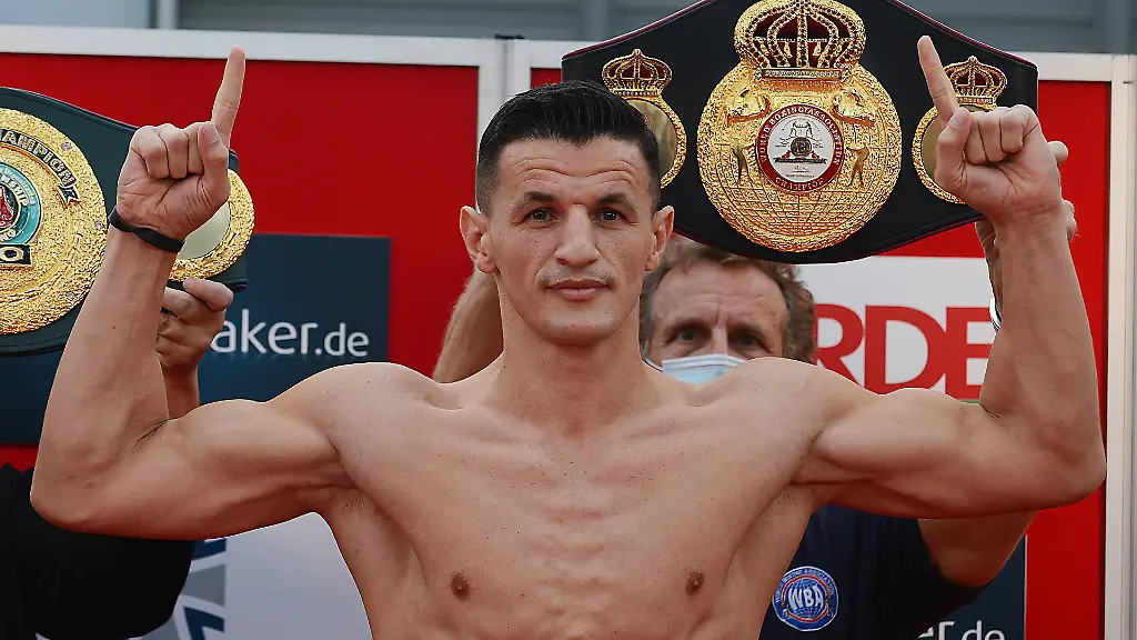 Krasniqi-ist-der-neue-Ueberraschungs-Weltmeister-im-Halbschwergewicht