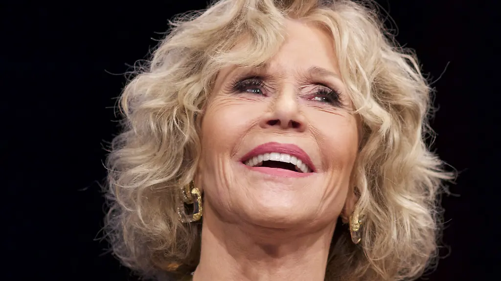 Jane-Fonda-findet-man-oft-in-der-ersten-Reihe-von-Preisverleihungen-und-Protesten