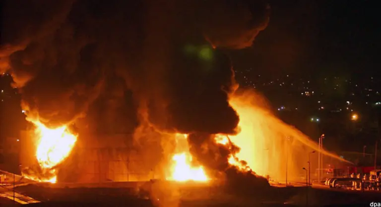 Am-Donnerstagabend-hatte-die-israelische-Luftwaffe-bereits-mehrere-Treibstofftanks-in-Brand-geschossen