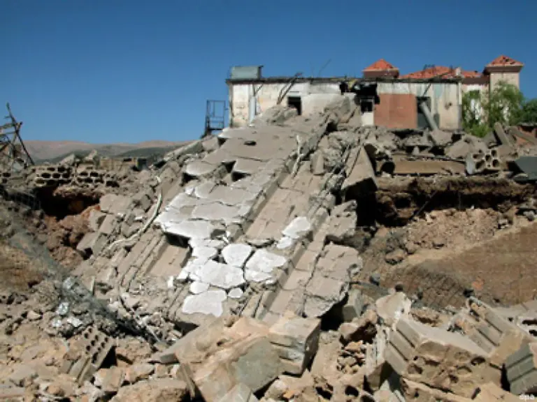 Ueberall-im-Suedlibanon-schlugen-Geschosse-in-Haeuser-und-Wohngebiete-ein
