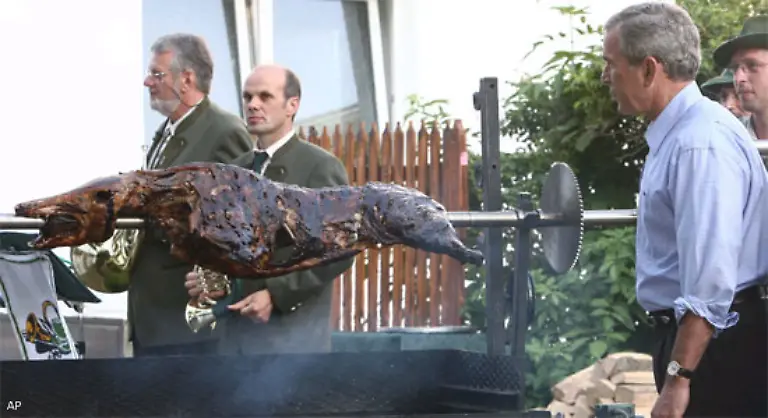 Auch-beim-Grillen-am-Abend-geht-es-noch-mal-ganz-nach-dem-Geschmack-des-Praesidenten-zu
