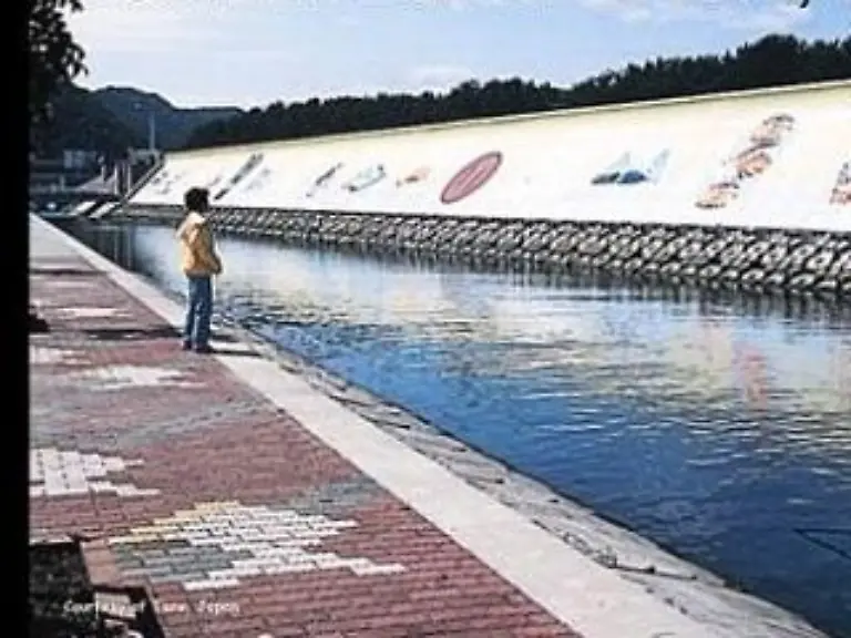 Tsunami-treten-hauptsaechlich-im-pazifischen-Raum-auf-In-Japan-versucht-man-sich-wie-hier-in-Taro-mit-Tsunami-Mauern-zu-schuetzen