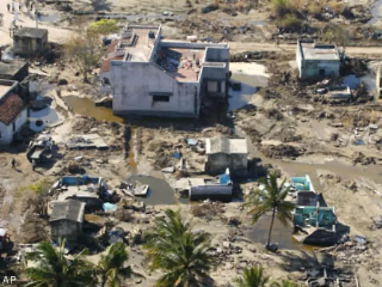 Allein-in-Indonesien-wurden-durch-die-Flutwelle-am-26-Dezember-mehr-als-80-000-Menschen-getoetet