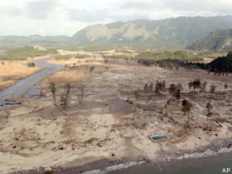Viele-Gebiete-sind-vom-Landesinneren-abgeschnitten-die-Infrastruktur-ist-zerstoert