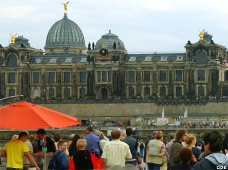 jaehrliche-tausende-Touristen-anzieht-und-einen-grossen-Gewinn-fuer-das-Land-darstellt-und