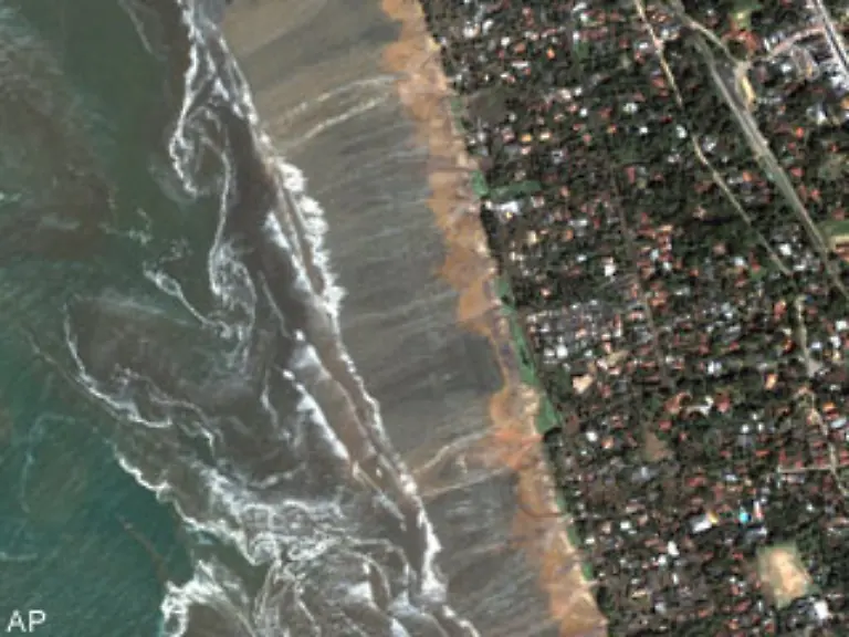 Besonders-dramatisch-war-die-Lage-auch-in-Sri-Lanka-Im-Bild-Die-Kueste-unmittelbar-vor-dem-Auftreffen-der-Welle