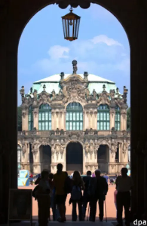 Zu-den-schoensten-barocken-Bauten-zaehlt-der-Zwinger
