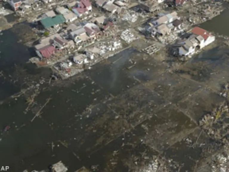 Auslaendische-Helfer-wurden-in-Thailand-nur-noch-mit-einer-offiziellen-Genehmigung-in-die-Katastrophengebiete-vorgelassen