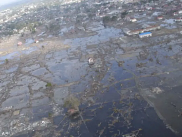 Es-schickte-unter-anderem-mehrere-mobile-Anlagen-zur-Wasseraufbereitung
