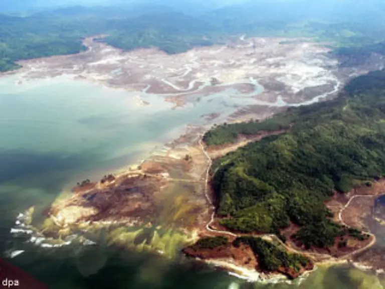 Luftaufnahme-der-Stadt-Meulaboh-in-der-indonesischen-Provinz-Aceh