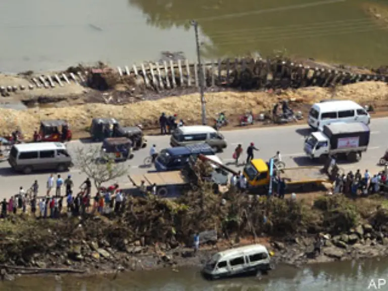 Hilfsgueter-mussten-deshalb-aus-der-Luft-abgeworfen-werden