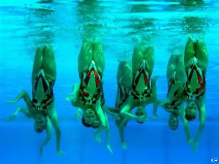 Dort-sind-bis-zu-zehn-Schwimmer-und-oder-Schwimmerinnen-zugelassen