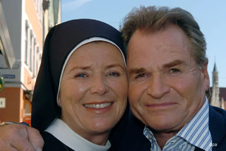 als-Nonne-daher-Aber-auch-sie-war-dabei-im-Schulmaedchenreport