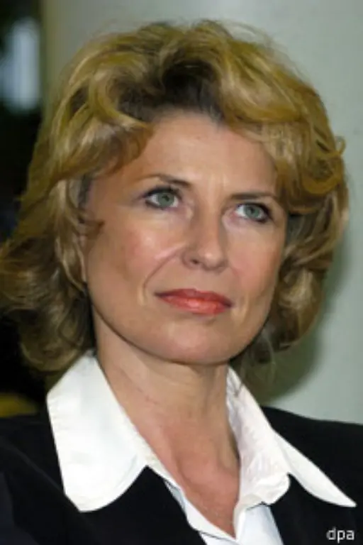 CSU-Politikerin-Dagmar-Woehrl-ehemalige-Miss-Germany-heute-Parlamentarische-Staatssekretaerin-im-Bundesministerium-fuer-Wirtschaft-und-Technologie-praesentierte-sich-1973-in-Die-Stossburg-Wenn-nachts-die-Keuschheitsguertel-klappern