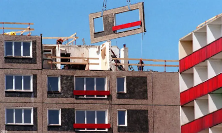 Stattdessen-wurden-an-den-Stadtraendern-und-schlimmer-auch-nach-Abrissorgien-alter-Bausubstanz-Trabantenstaedte-und-Plattenbauten-hochgezogen