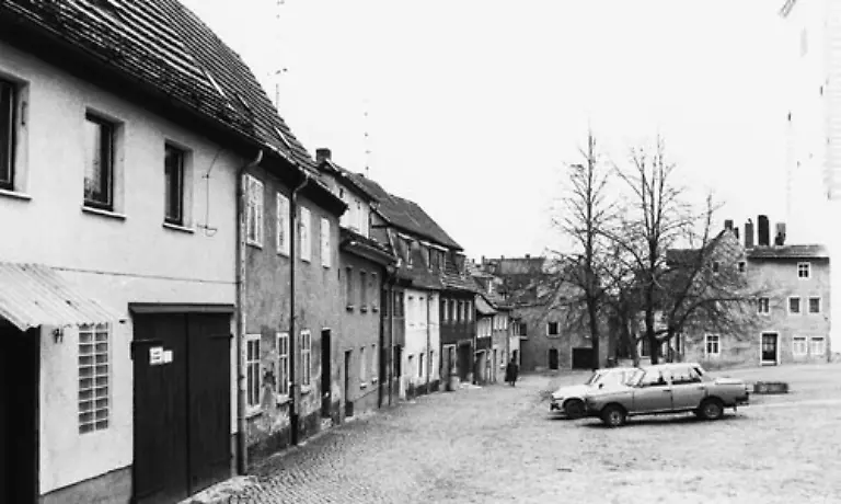 Das-Nikolaikirchhof-Viertel-im-thueringischen-Altenburg-1991