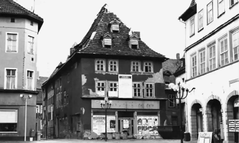 Der-Fischmarkt-in-Erfurt-der-Hauptstadt-Thueringens