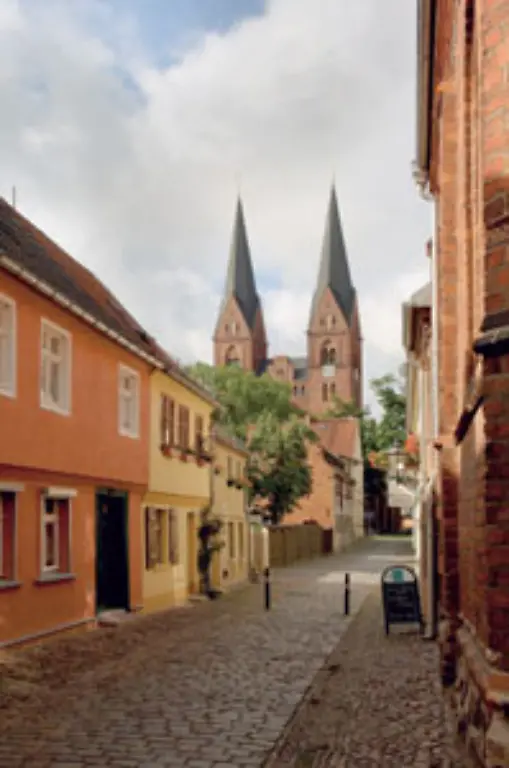 Die-historische-Bausubstanz-hat-im-Arbeiter-und-Bauernstaat-stark-gelitten