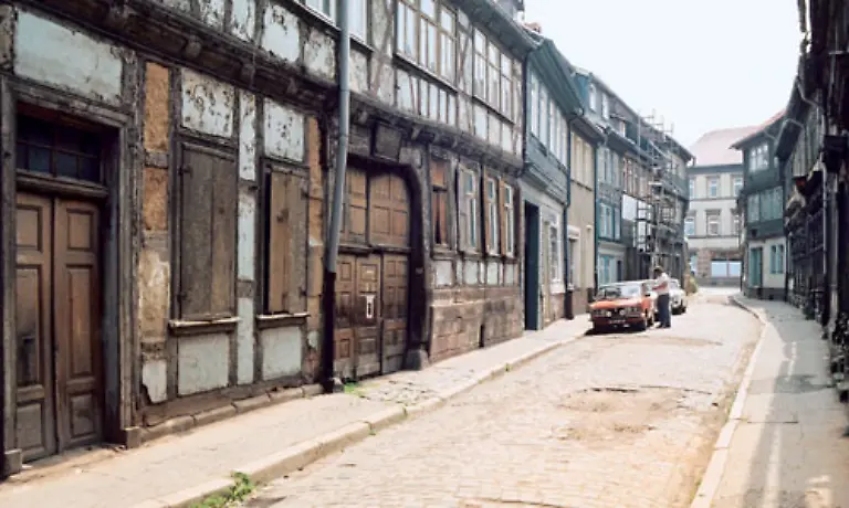 Das-thueringische-Nordhausen-wurde-im-Krieg-weitgehend-zerstoert-Um-die-Haeuser-kuemmerte-sich-bis-zur-Wende-niemand
