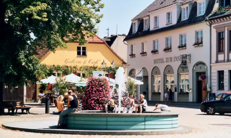 Die-Altstadt-liegt-auf-einer-Insel-in-der-Havel