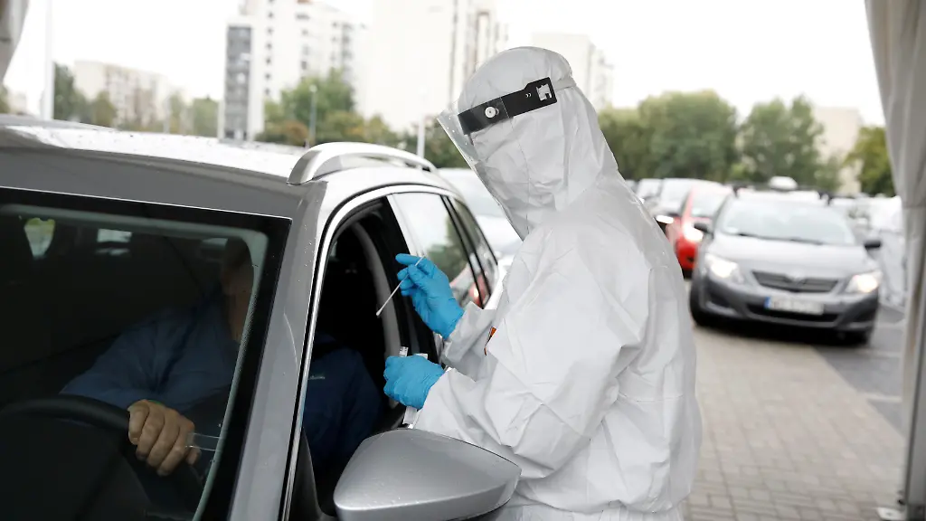 2020-10-09T101803Z-1771060605-RC2YEJ9XD3OK-RTRMADP-3-HEALTH-CORONAVIRUS-POLAND